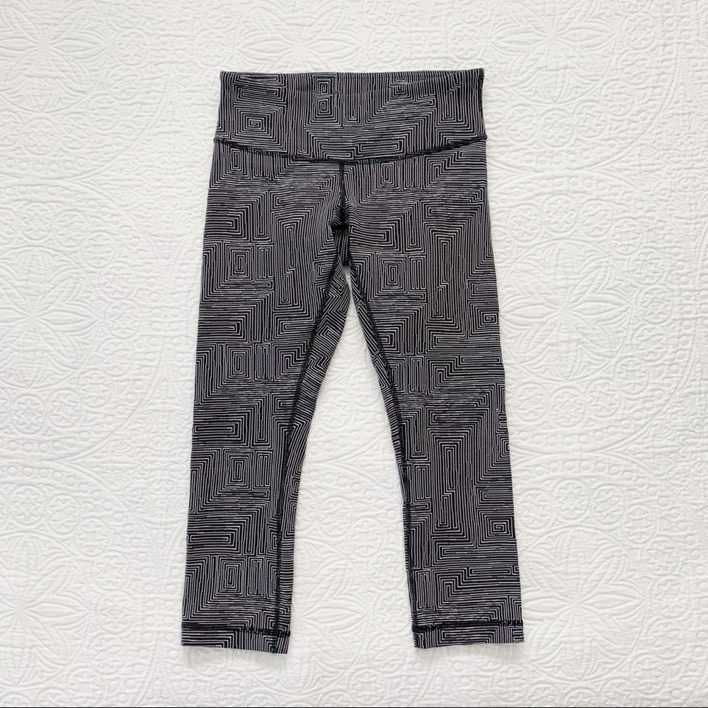 Lululemon Wunder Under Crop III Leggings (Sz 6‎ Maze Jacquard White Black)